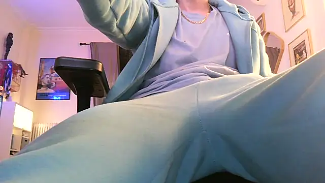 Snapshot of Bigone_uncut chatting on October 20, 3:12 pm Bigone uncut online show from October 20, 3:12 pm