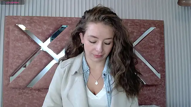  isaabellaa online show from March 29, 1:00 pm