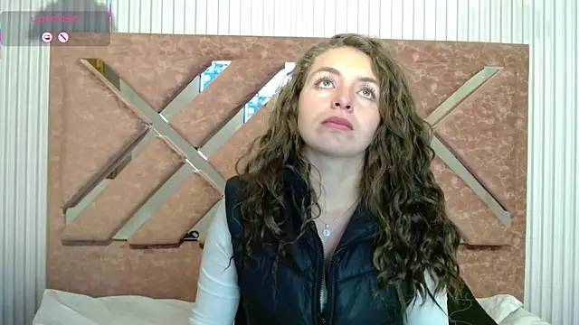  isaabellaa online show from April 10, 12:32 pm