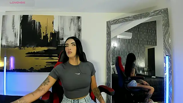 AriRobert  online show from November 6, 3:51 am