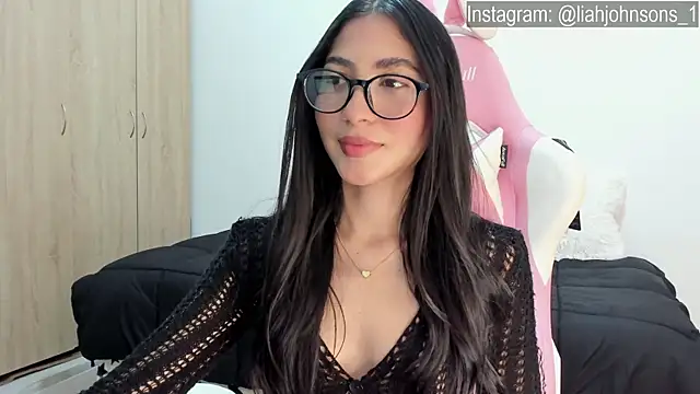 Snapshot of Sweetnaughtygirl_ chatting on February 6, 4:10 am Sweetnaughtygirl  online show from February 6, 4:10 am