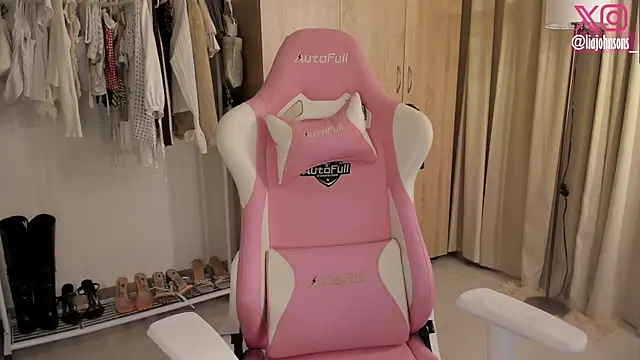 Snapshot of Sweetnaughtygirl_ chatting on October 21, 2:45 am Sweetnaughtygirl  online show from October 21, 2:45 am