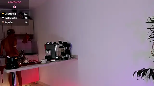 wendymoah online show from December 11, 11:00 pm