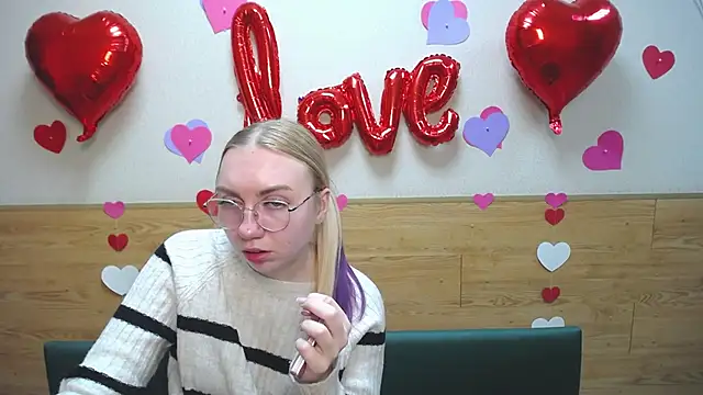 BeatriceFly online show from January 26, 4:30 pm