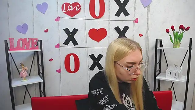 BeatriceFly online show from February 1, 1:41 pm