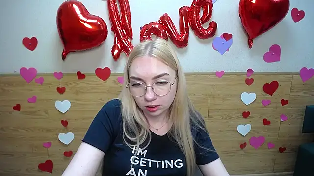 BeatriceFly online show from March 17, 3:18 pm