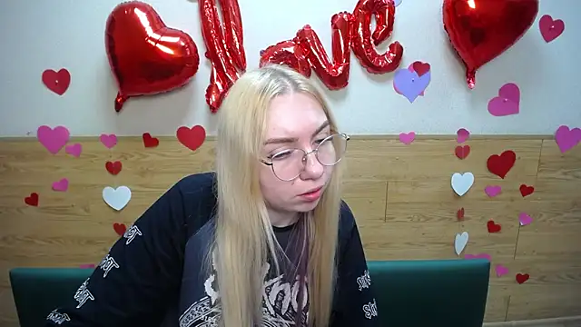 BeatriceFly online show from March 20, 9:15 am