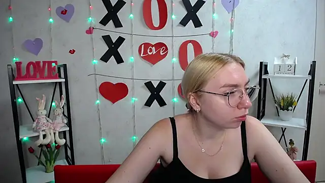 BeatriceFly online show from September 12, 12:05 pm