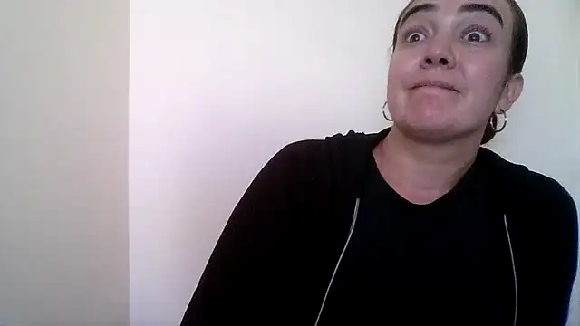 Snapshot of skayhot_ chatting on May 20, 1:39 pm skayhot online show from May 20, 1:39 pm