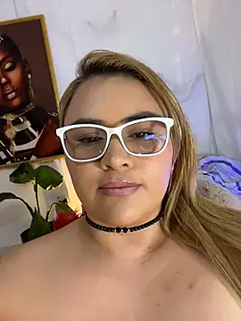 Snapshot of AshleyVXo chatting on May 6, 3:13 am AshleyVXo online show from May 6, 3:13 am
