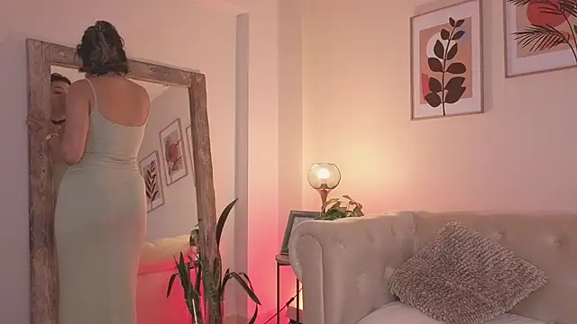 DahianaWalcott online show from April 11, 5:17 pm