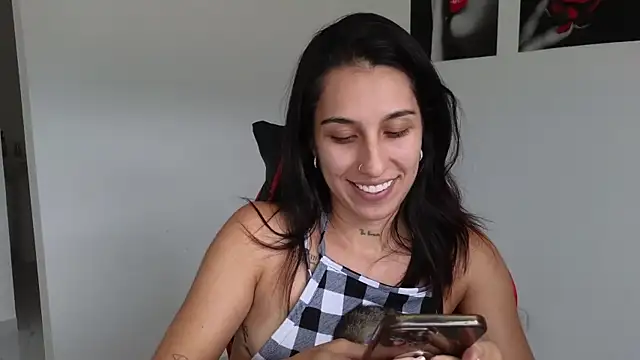 Snapshot of tammyandrade_ chatting on February 25, 9:35 pm tammyandrade  online show from February 25, 9:35 pm