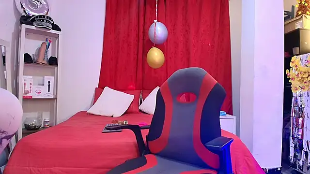 girl amada online show from February 12, 8:15 pm