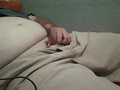 Snapshot of mfreitas005 chatting on December 6, 12:45 am mfreitas005 online show from December 6, 12:45 am