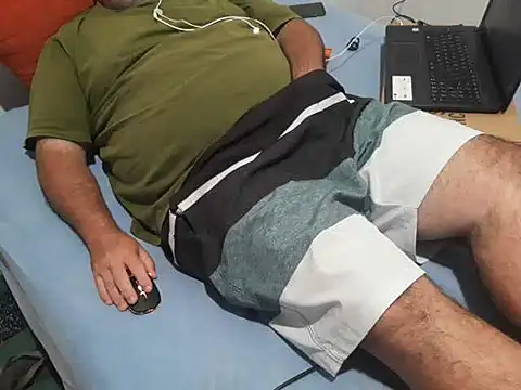 Snapshot of mfreitas005 chatting on January 10, 12:27 am mfreitas005 online show from January 10, 12:27 am