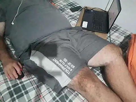 Snapshot of mfreitas005 chatting on January 23, 1:08 am mfreitas005 online show from January 23, 1:08 am