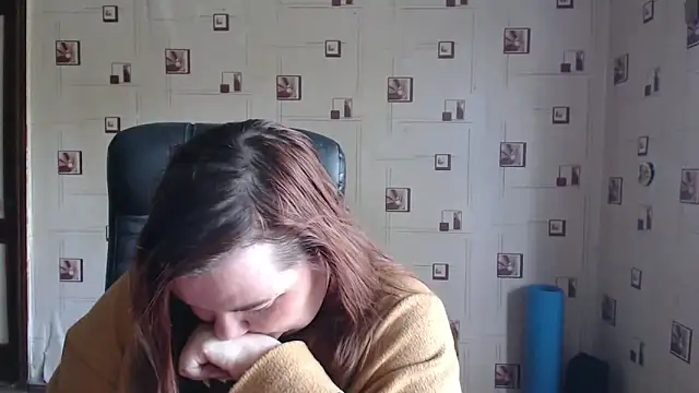 Snapshot of TasyaBigTTs chatting on May 2, 9:47 am TasyaBigTTs online show from May 2, 9:47 am