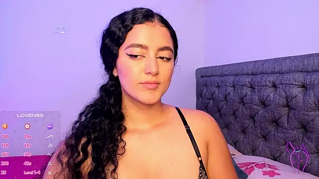 Snapshot of Adhara-zanne chatting on November 17, 9:15 am Adhara-zanne online show from November 17, 9:15 am