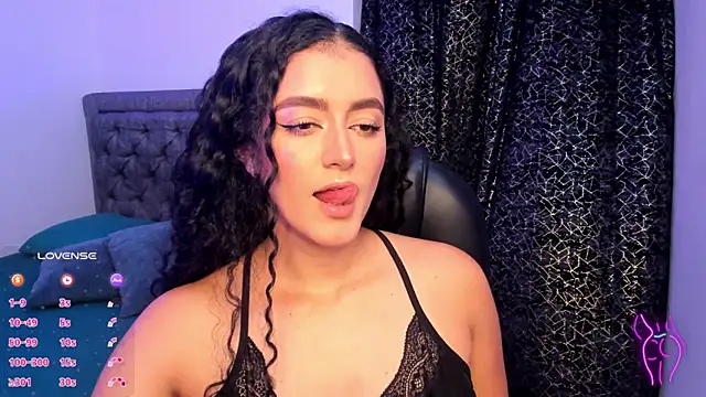 Snapshot of Adhara-zanne chatting on November 28, 9:06 pm Adhara-zanne online show from November 28, 9:06 pm