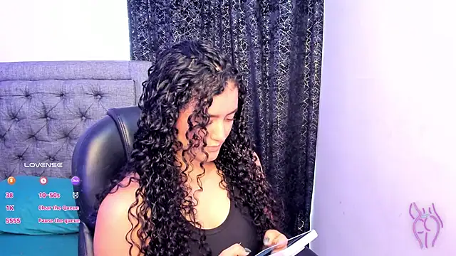 Snapshot of Adhara-zanne chatting on November 29, 5:27 pm Adhara-zanne online show from November 29, 5:27 pm