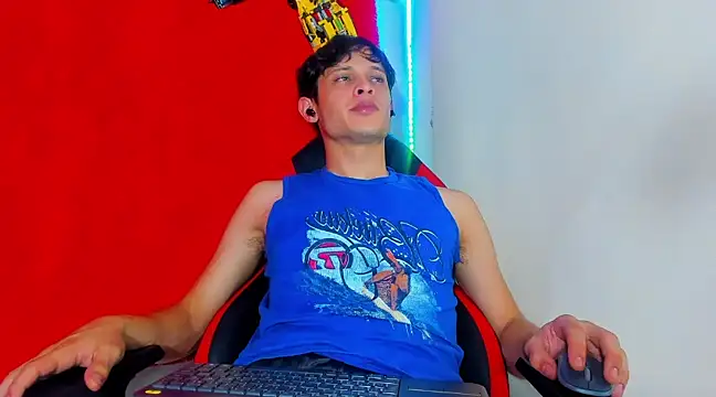 Snapshot of LilOwen_ chatting on March 5, 4:34 am LilOwen  online show from March 5, 4:34 am