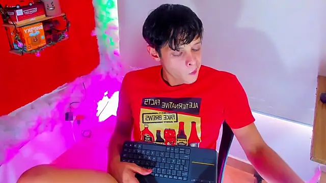 Snapshot of LilOwen_ chatting on September 26, 8:13 pm LilOwen  online show from September 26, 8:13 pm