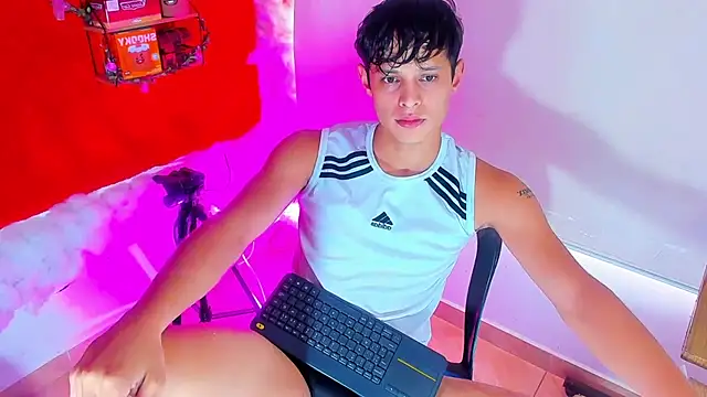 Snapshot of LilOwen_ chatting on October 1, 6:03 pm LilOwen  online show from October 1, 6:03 pm