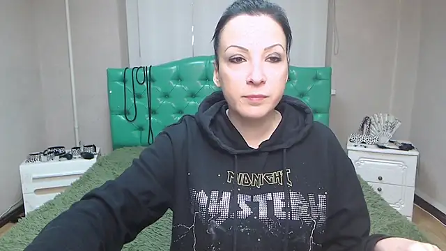 Snapshot of ElizabethSho chatting on December 15, 6:26 pm ElizabethSho online show from December 15, 6:26 pm