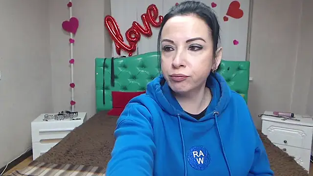 Snapshot of ElizabethSho chatting on February 11, 8:25 pm ElizabethSho online show from February 11, 8:25 pm