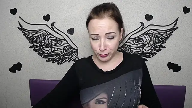 Snapshot of ElizabethSho chatting on March 15, 6:30 am ElizabethSho online show from March 15, 6:30 am