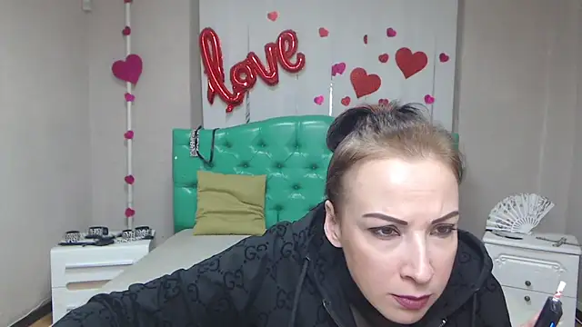 ElizabethSho online show from March 27, 6:07 pm