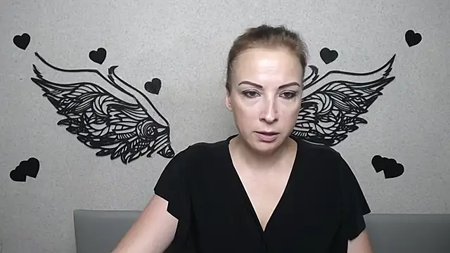 Snapshot of ElizabethSho chatting on July 3, 5:19 pm ElizabethSho online show from July 3, 5:19 pm