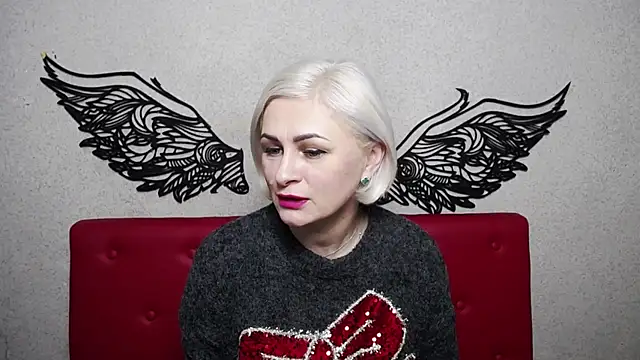 Snapshot of OliviaHorst chatting on February 9, 6:33 am OliviaHorst online show from February 9, 6:33 am