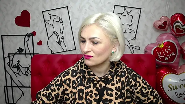 Snapshot of OliviaHorst chatting on March 5, 6:44 am OliviaHorst online show from March 5, 6:44 am