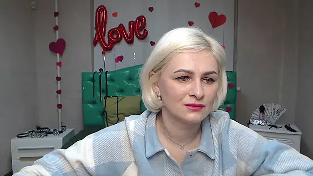 Snapshot of OliviaHorst chatting on March 12, 6:18 am OliviaHorst online show from March 12, 6:18 am