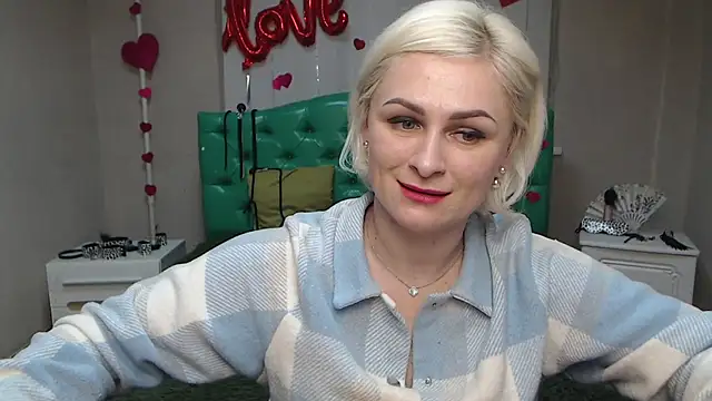 Snapshot of OliviaHorst chatting on March 12, 9:23 am OliviaHorst online show from March 12, 9:23 am