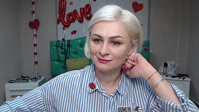 Snapshot of OliviaHorst chatting on March 21, 9:34 am OliviaHorst online show from March 21, 9:34 am