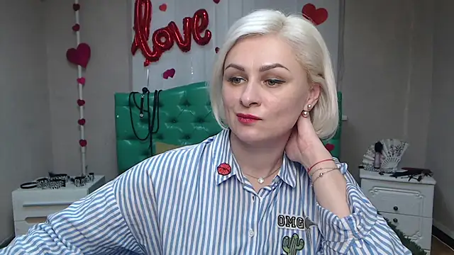 Snapshot of OliviaHorst chatting on March 21, 12:39 pm OliviaHorst online show from March 21, 12:39 pm