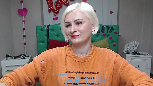 Snapshot of OliviaHorst chatting on September 18, 5:20 am OliviaHorst online show from September 18, 5:20 am