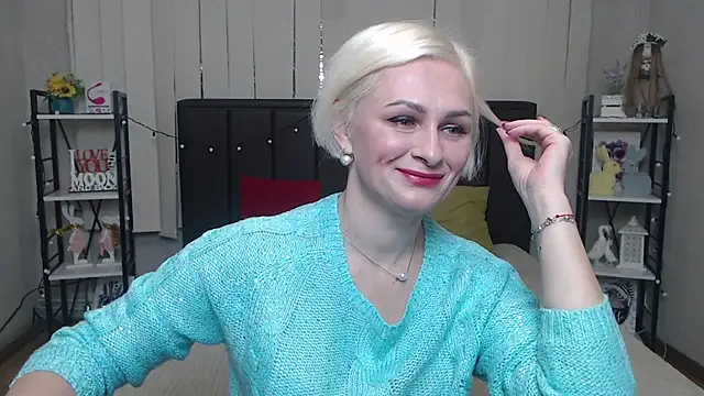 Snapshot of OliviaHorst chatting on October 16, 5:30 am OliviaHorst online show from October 16, 5:30 am