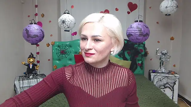 Snapshot of OliviaHorst chatting on October 20, 5:24 pm OliviaHorst online show from October 20, 5:24 pm