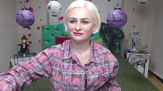 Snapshot of OliviaHorst chatting on October 25, 5:08 pm OliviaHorst online show from October 25, 5:08 pm