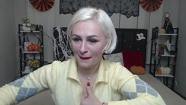 Snapshot of OliviaHorst chatting on November 1, 6:21 pm OliviaHorst online show from November 1, 6:21 pm