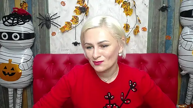 Snapshot of OliviaHorst chatting on November 12, 6:25 am OliviaHorst online show from November 12, 6:25 am