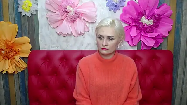 Snapshot of OliviaHorst chatting on November 16, 6:13 pm OliviaHorst online show from November 16, 6:13 pm