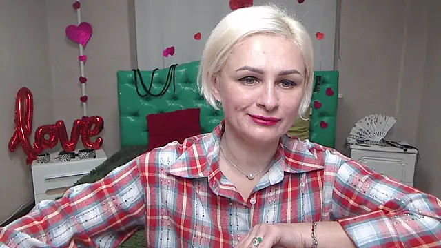 Snapshot of OliviaHorst chatting on November 22, 6:18 pm OliviaHorst online show from November 22, 6:18 pm