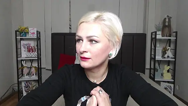 Snapshot of OliviaHorst chatting on November 27, 7:21 am OliviaHorst online show from November 27, 7:21 am