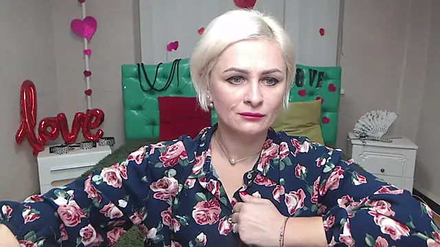 Snapshot of OliviaHorst chatting on November 29, 6:11 pm OliviaHorst online show from November 29, 6:11 pm