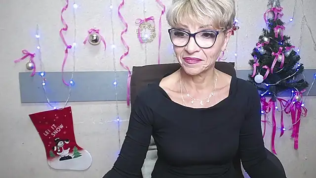 Snapshot of EllaBonito chatting on December 19, 6:23 am EllaBonito online show from December 19, 6:23 am
