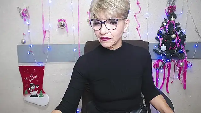 Snapshot of EllaBonito chatting on January 8, 6:31 am EllaBonito online show from January 8, 6:31 am